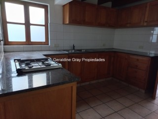 Departamento de 3 dormitorios con cochera EN VENTA en  zona centro de San Martín de los Andes