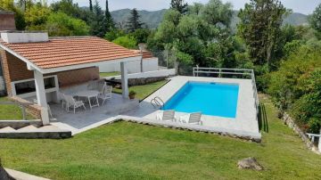 SEMANA SANTA SIERRAS DE CORDOBA-CHALET C/PILETA vista al lago