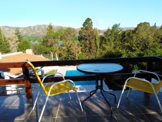 SEMANA SANTA SIERRAS DE CORDOBA-CHALET C/PILETA vista al lago