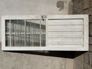 Puerta metálica exterior