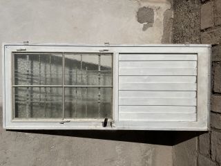 Puerta metálica exterior