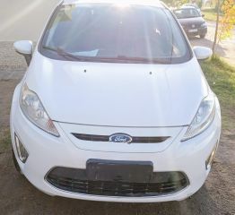 VENTA FORD FIESTA KINECTIC DESIGN TITANIUM 2011 111.799 KILOMETROS
