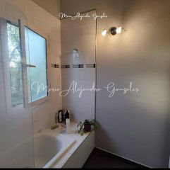 INMOBILIARIA VENDE  2 PROPIEDADES= HERMOSA CASA + 1 DPTO. EN UN TERRENO DE 2.914 MTS.² EN GENERAL ROCA PROVINCIA DE RIO NEGRO. 160.0000 DOLARES. SE ESCUCHAN PROPUESTAS DE PERMUTAS.
