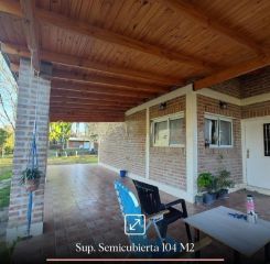 INMOBILIARIA VENDE  2 PROPIEDADES= HERMOSA CASA + 1 DPTO. EN UN TERRENO DE 2.914 MTS.² EN GENERAL ROCA PROVINCIA DE RIO NEGRO. 160.0000 DOLARES. SE ESCUCHAN PROPUESTAS DE PERMUTAS.
