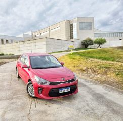 VENDO / PERMUTO / FINANCIO KIA RIO 2018