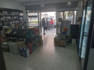 Vdo. Local Comercial y Dpto. en centro de Cipolletti