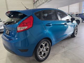 FORD FIESTA KINETIC DESIGN TITANIUM MT Año 2013