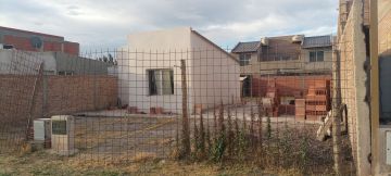 Fernández oro, casa 1 dormítorio a terminar . Con patio y jardín u$s 55.000, 2994571914