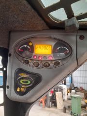 BOBCAT S130 ORUGA CON RETROECAVADORA Y BALDE