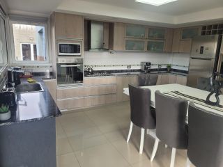 CASA EN VENTA 3 DORMITORIOS - PLOTTIER