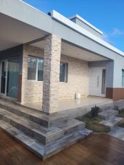 CASA EN VENTA 3 DORMITORIOS - PLOTTIER