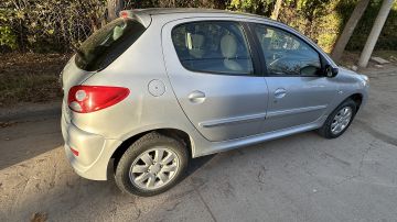 Titular vende Peugeot 207 1.4 2011