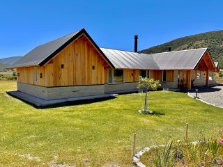Casa En Venta San Martin De Los Andes / B° Peñon Del Lolog / 3 Dorm / 203m2 Cub / Apto Credito