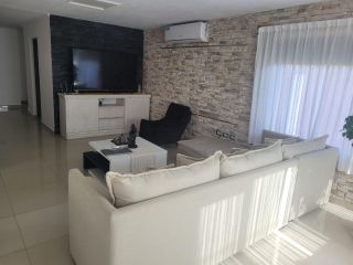 casa de 3 dormitorios y 7 hambientes