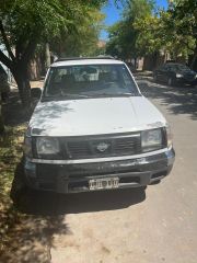 DUEÑO VENDE NISSAN CAJA SIMPLE 4X4 3.2 CON AIRE