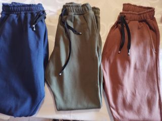 Vendo buzos lisos y estampados y babuchas 