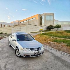 VENDO / PERMUTO / FINANCIO VOLKSWAGEN BORA 2009