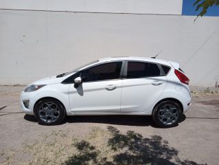 VENTA FORD FIESTA KINECTIC DESIGN TITANIUM 2011 113.000 KILOMETROS
