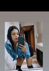 Evelin paraguayita complaciente