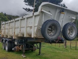 BATEA VOLCADORA RANDON 2+1 NEUMATICO ENGOMADA