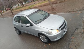 Vendo o permuto (menor valor + efectiv) Celta Nafta 1.4 LT Mod 2012 soy titular todo al dia, sin deuda