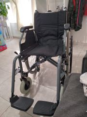 VENDO SILLA DE RUEDAS NUEVA