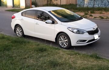 VENDO KIA CERATO IMPECABLE.