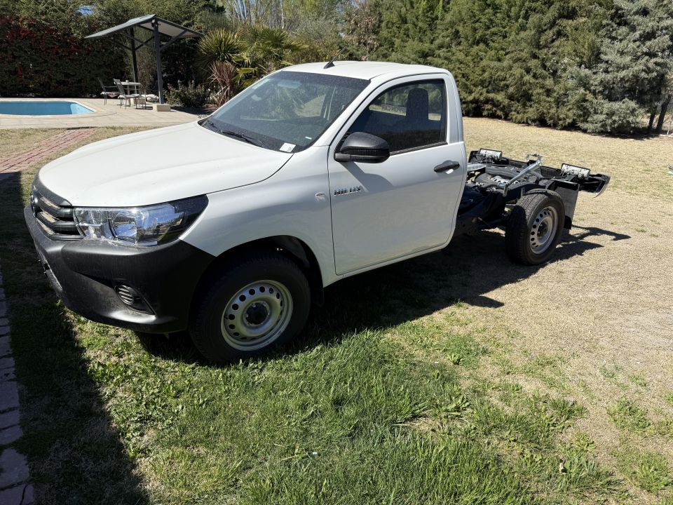 Vendo Hilux Chasis dx 4x4 0km