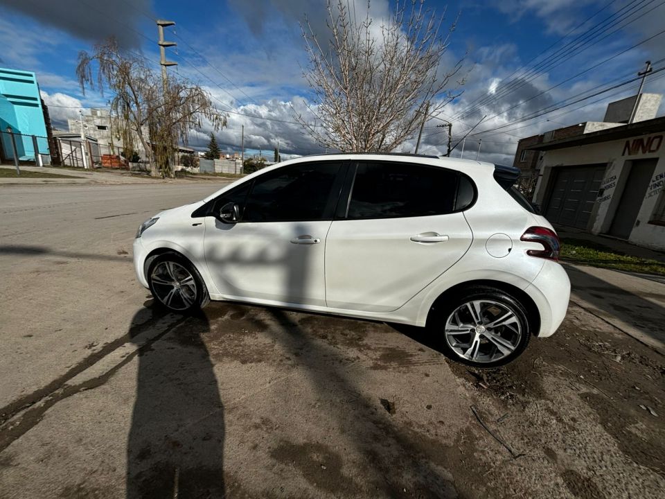 Vendo peugeot 208 GT 2017