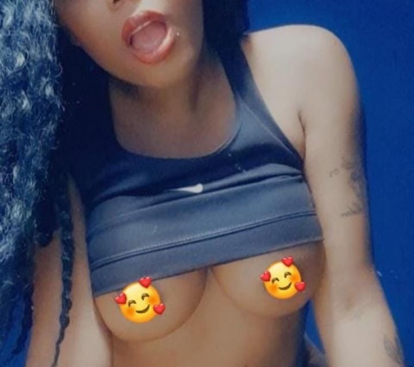 Mis bandidos estoy en disponibilidad tu bombom de conchita extrecha tetona llename de lechita papi