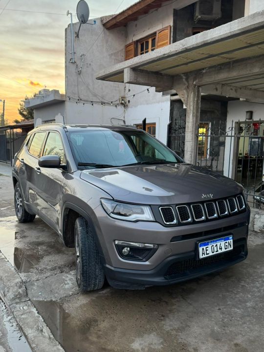 VENDO o PERMUTO JEEP COMPASS SPORT INMACULADA
