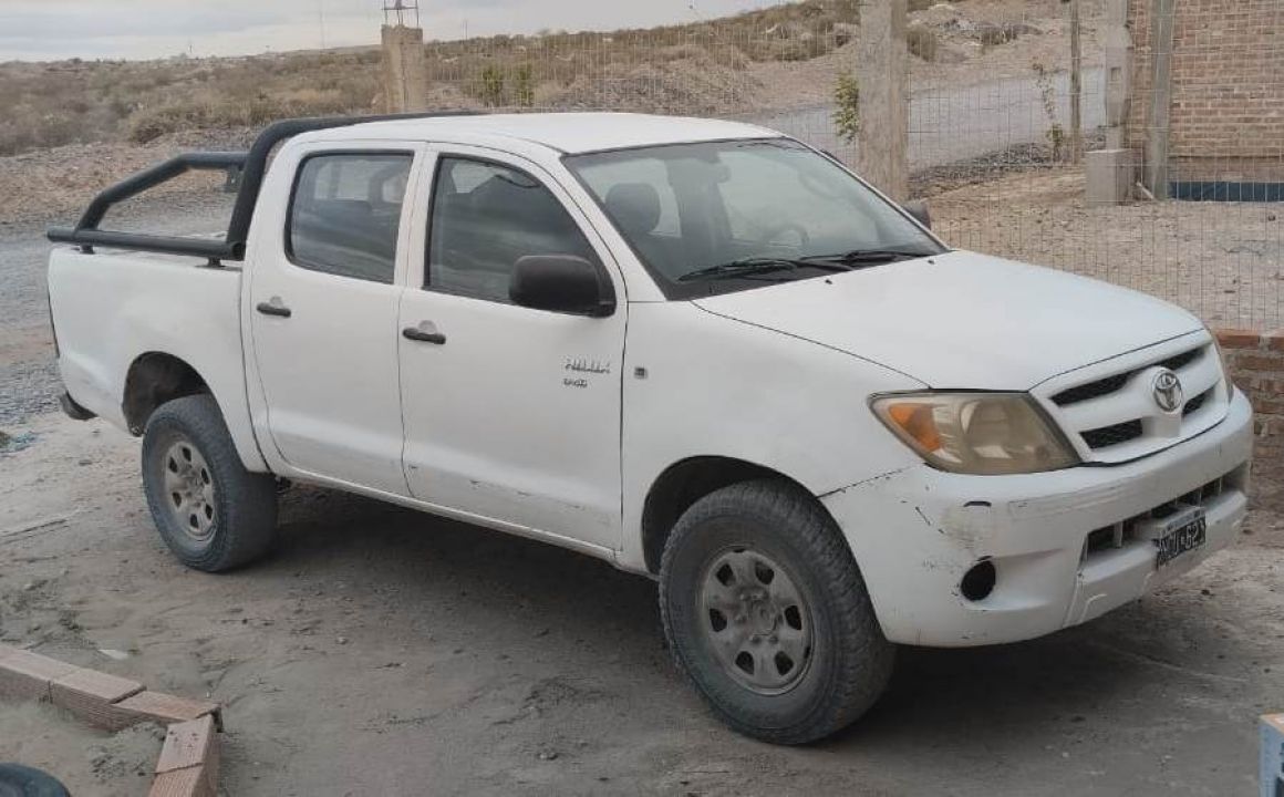 TOYOTA HILUX 2.5 DOBLE CABINA