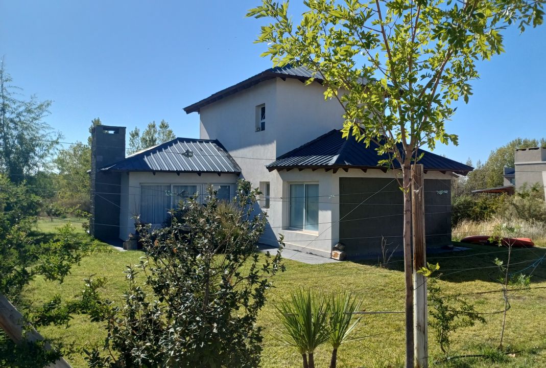 Chalet Nivel Gerencial 100% equipado Yacht Club Neuquen Venta Permuta