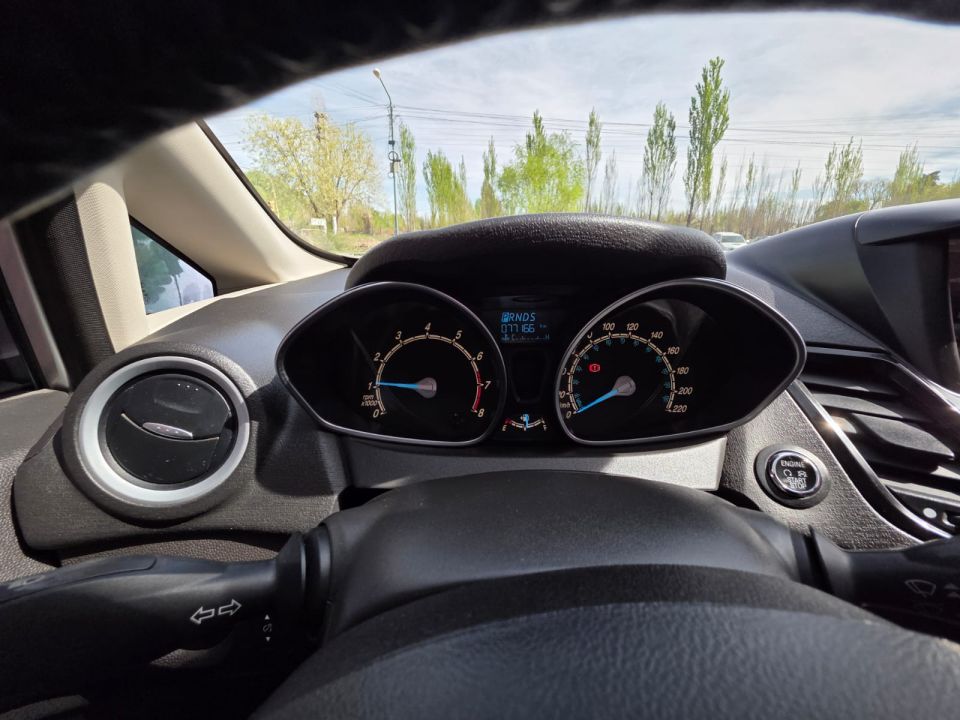 FORD FIESTA KINETIC TITANIUM 1.6 POWERSHIFT
