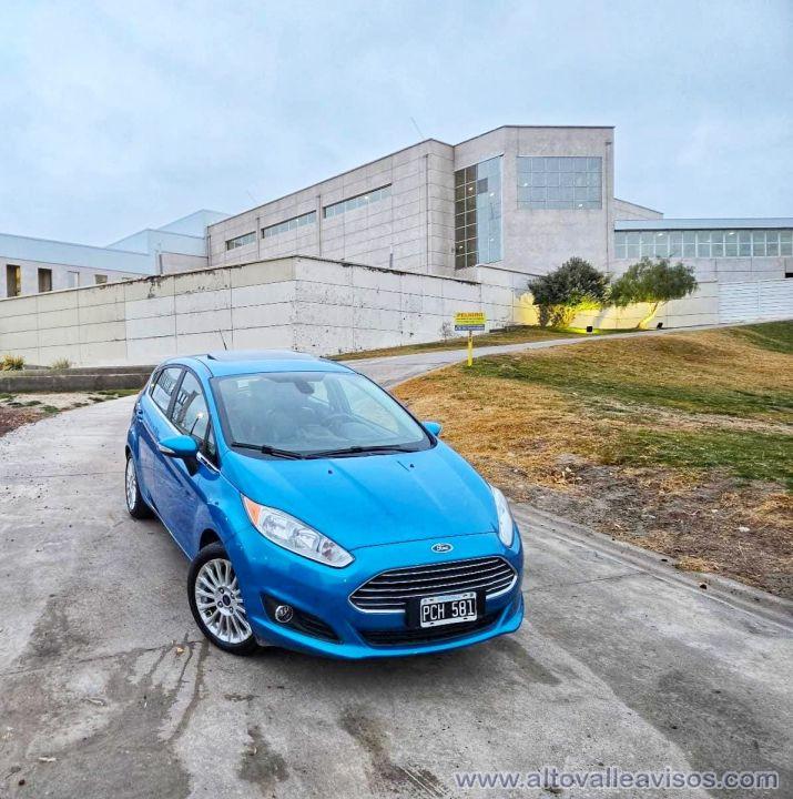 VENDO / PERMUTO / FINANCIO FORD FIESTA KINETIC TITANIUM 2015