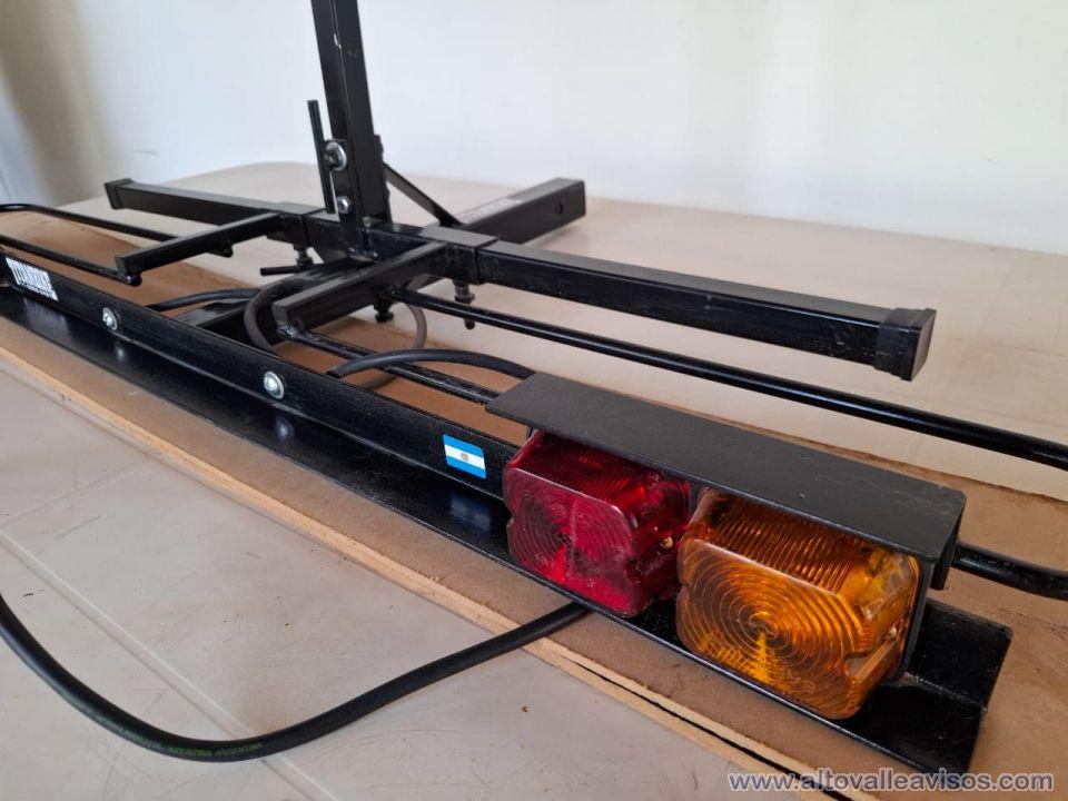 Portabicicleta nuevo. sin uso. Para 1 bici y con luces reglamentarias