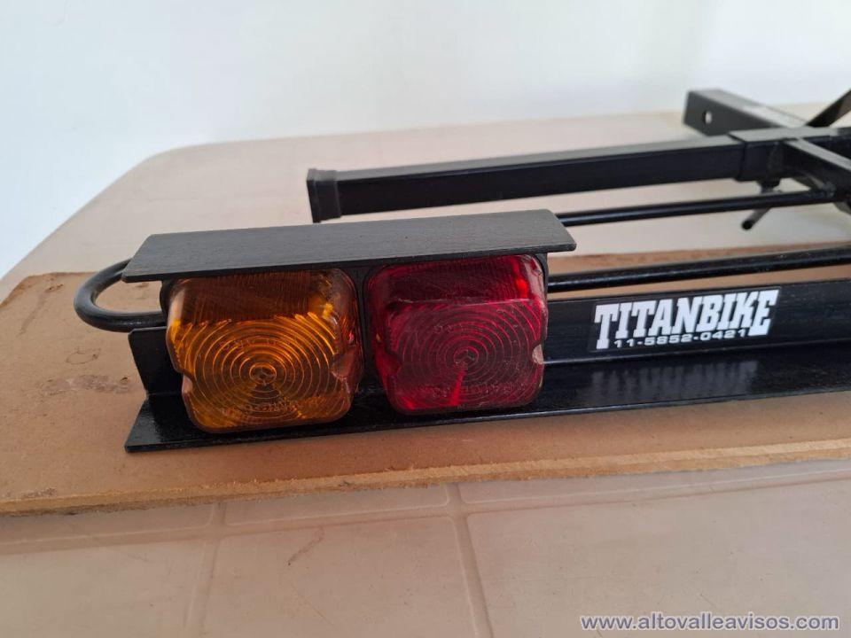Portabicicleta nuevo. sin uso. Para 1 bici y con luces reglamentarias