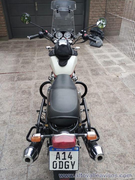 Royal Enfield Interceptor 650 2021 con 24000 kms.