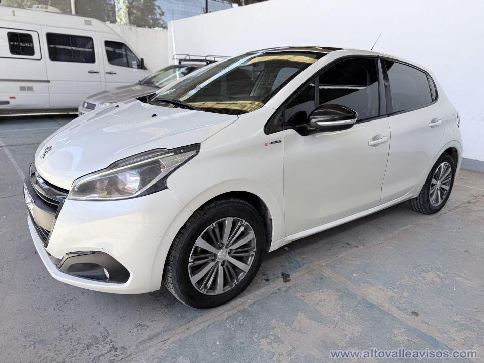PEUGEOT 208 in concert.