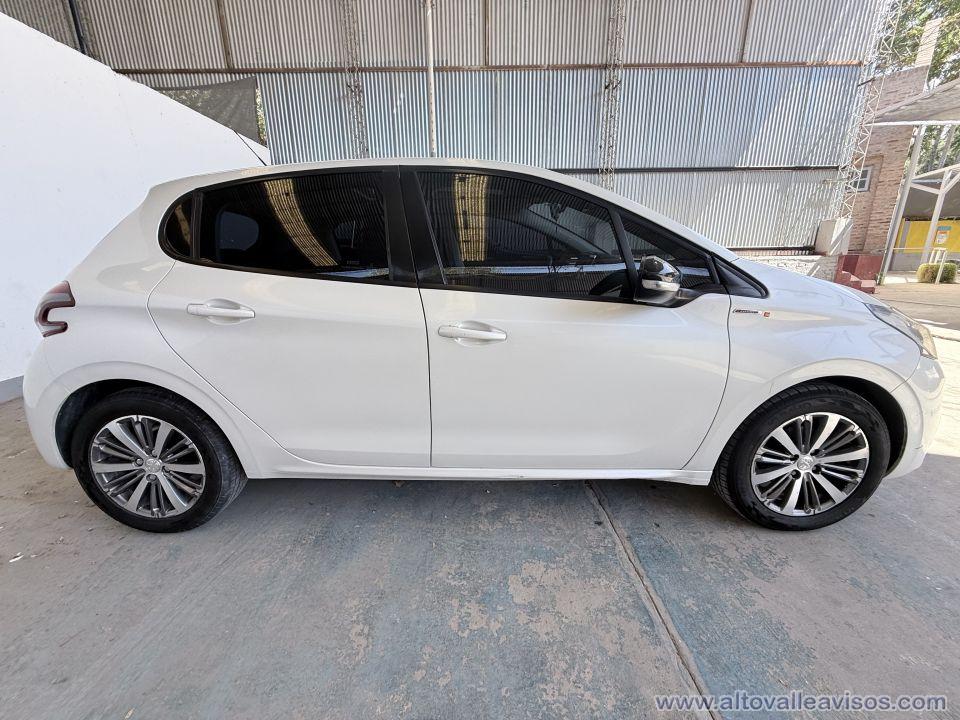 PEUGEOT 208 in concert.