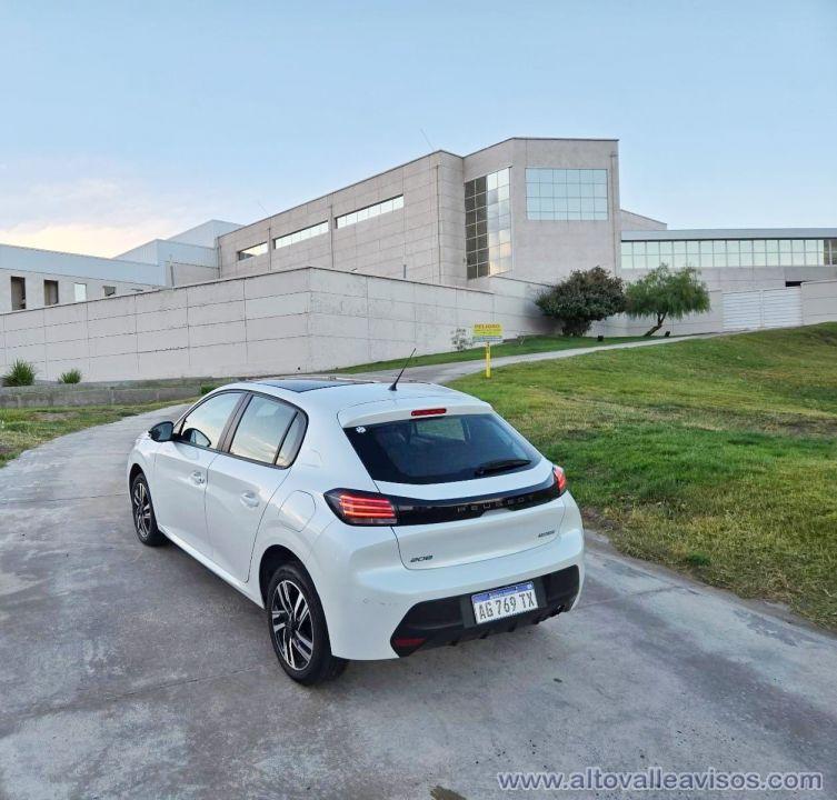 VENDO / PERMUTO / FINANCIO PEUGEOT 208 2024
